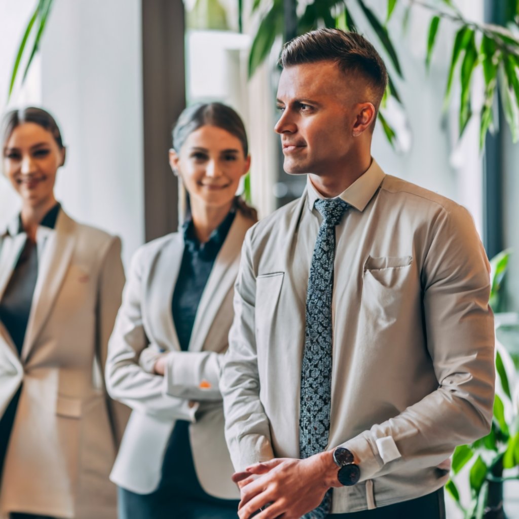 Уникальные корпоративные костюмы и форменная одежда для бизнеса